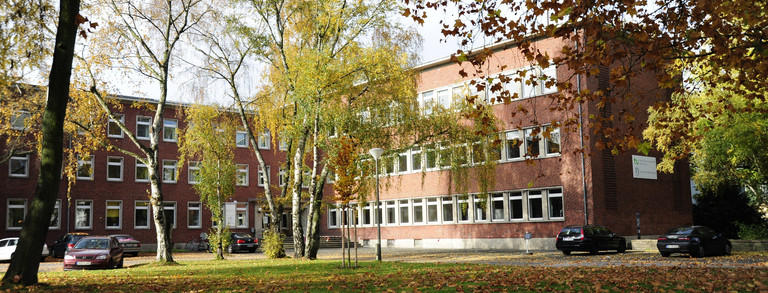 Bild ZHB Gebäude aussen Herbst